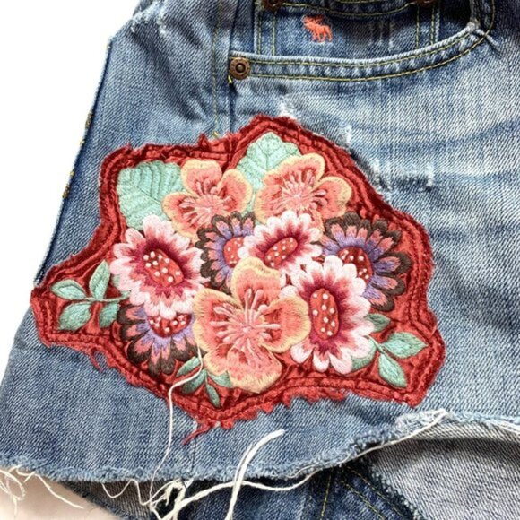 Vintage Abercrombie‎ & Fitch Embroidered Floral Denim Mini Skirt - Picture 2 of 4